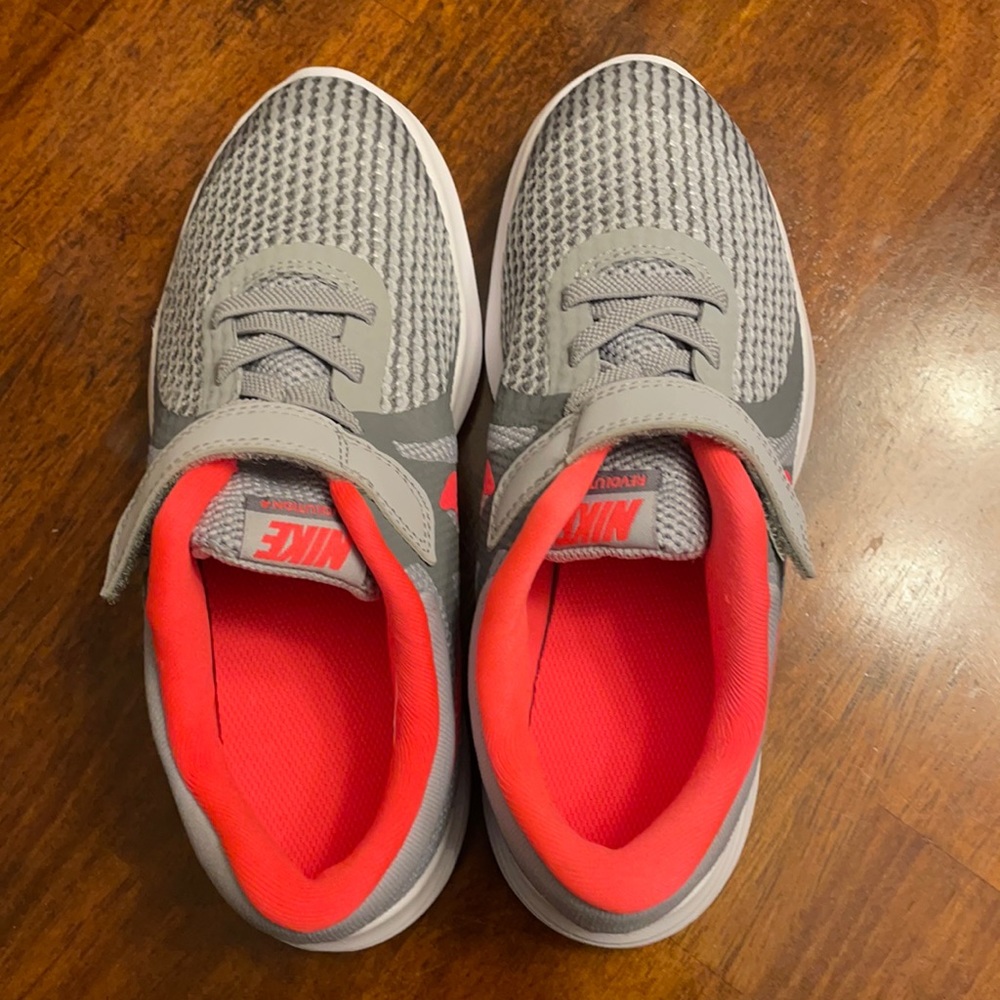 Girls Nike shoes brand new! *size 1Y